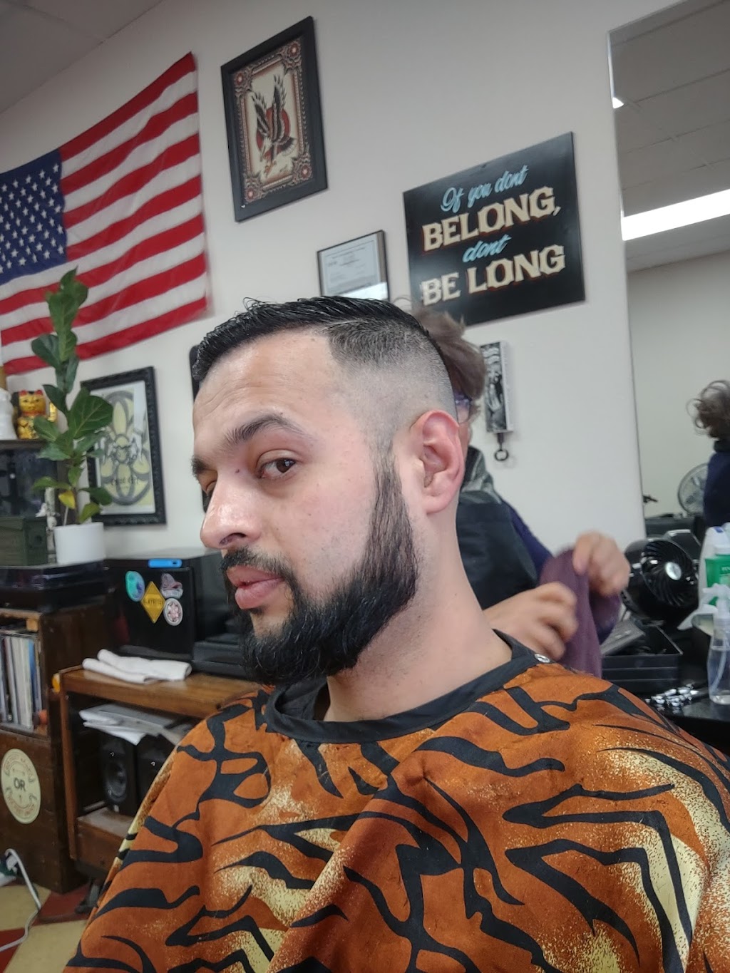 Montys Barbershop | 28030 Seco Canyon Rd, Santa Clarita, CA 91390, USA | Phone: (661) 367-7057