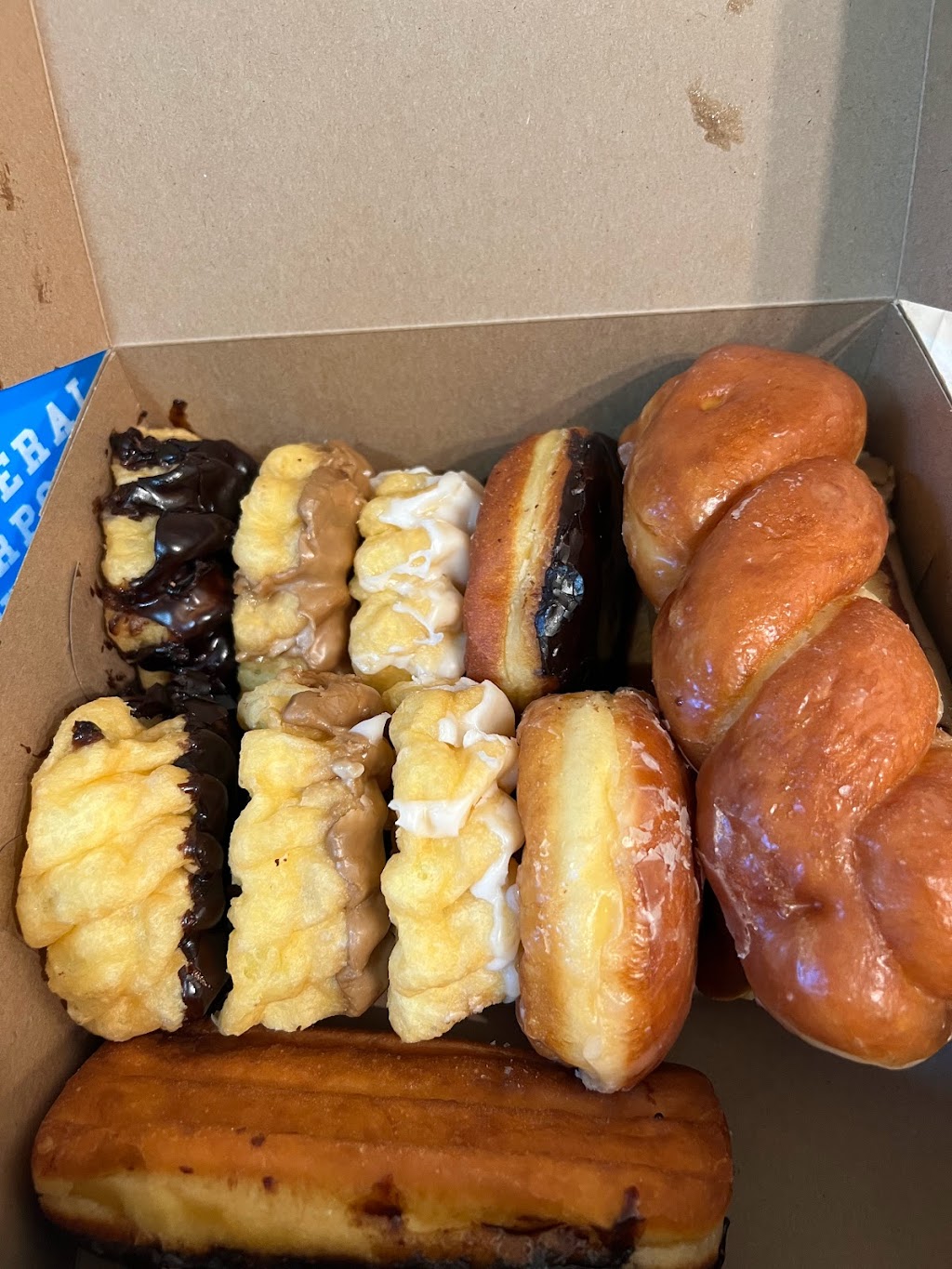 Henrys Donuts | 7415 Hardeson Rd STE D, Everett, WA 98203, USA | Phone: (425) 355-0285