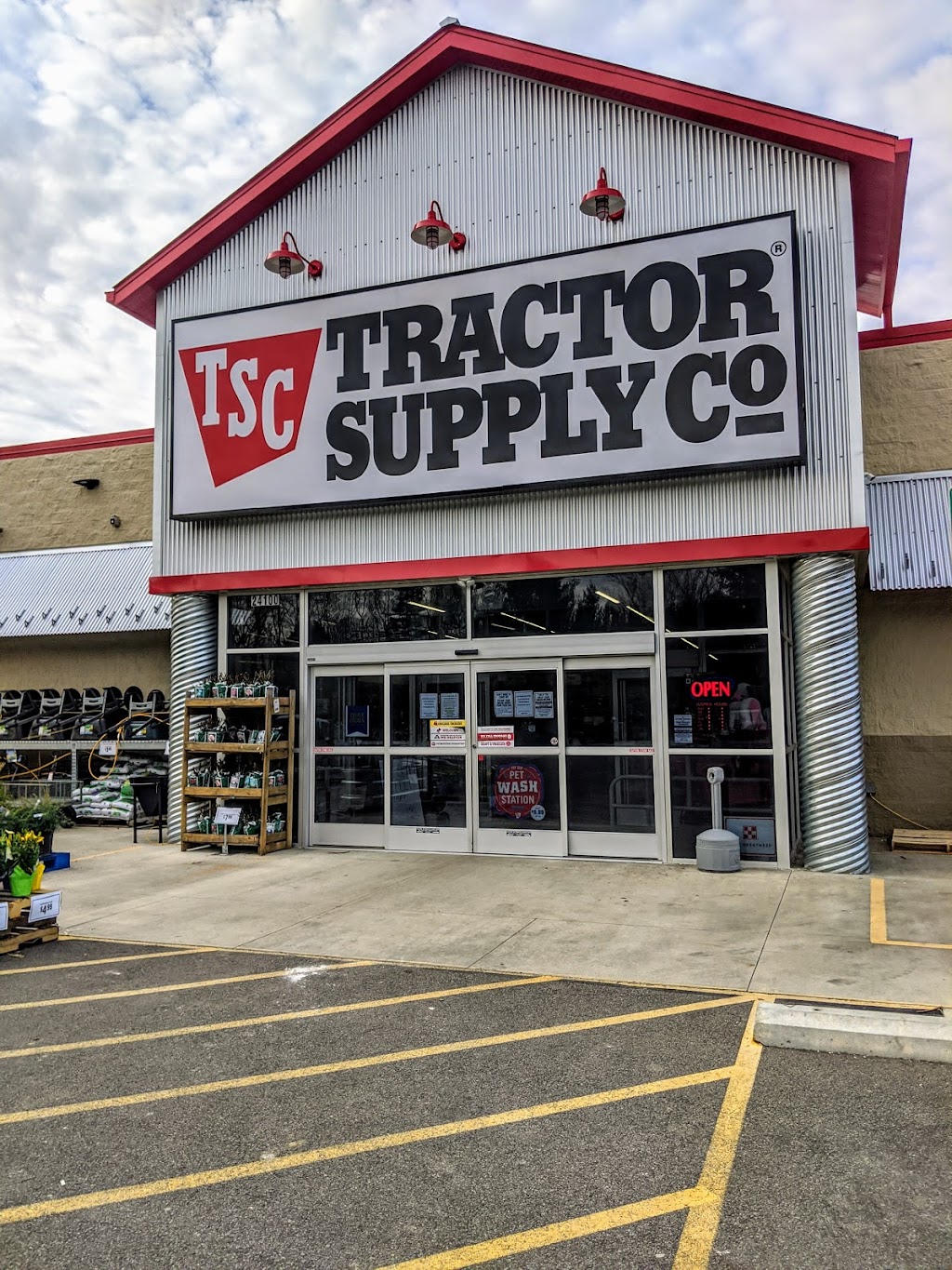 Tractor Supply Co. | 24100 Royalton Rd, Columbia Station, OH 44028, USA | Phone: (440) 236-3003