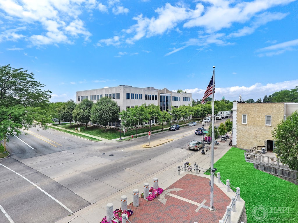 Berkshire Hathaway Epic Real Estate | 600 52nd St Ste. 333, Kenosha, WI 53140, USA | Phone: (262) 605-1500