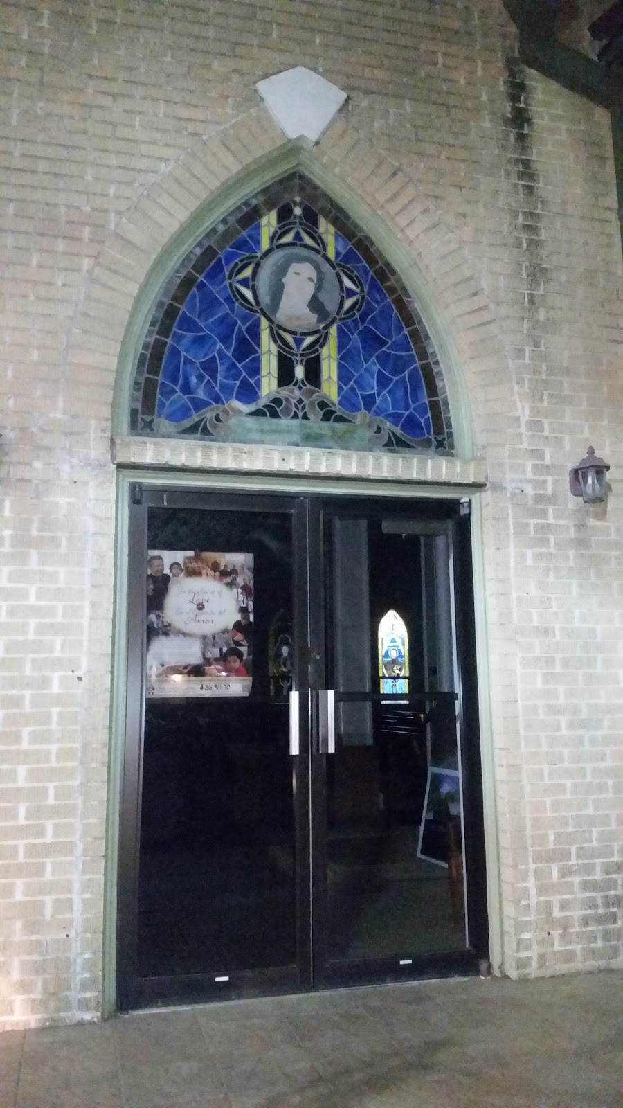 Sacred Heart Catholic Church | 1009 Trail St, Floresville, TX 78114, USA | Phone: (830) 393-6117