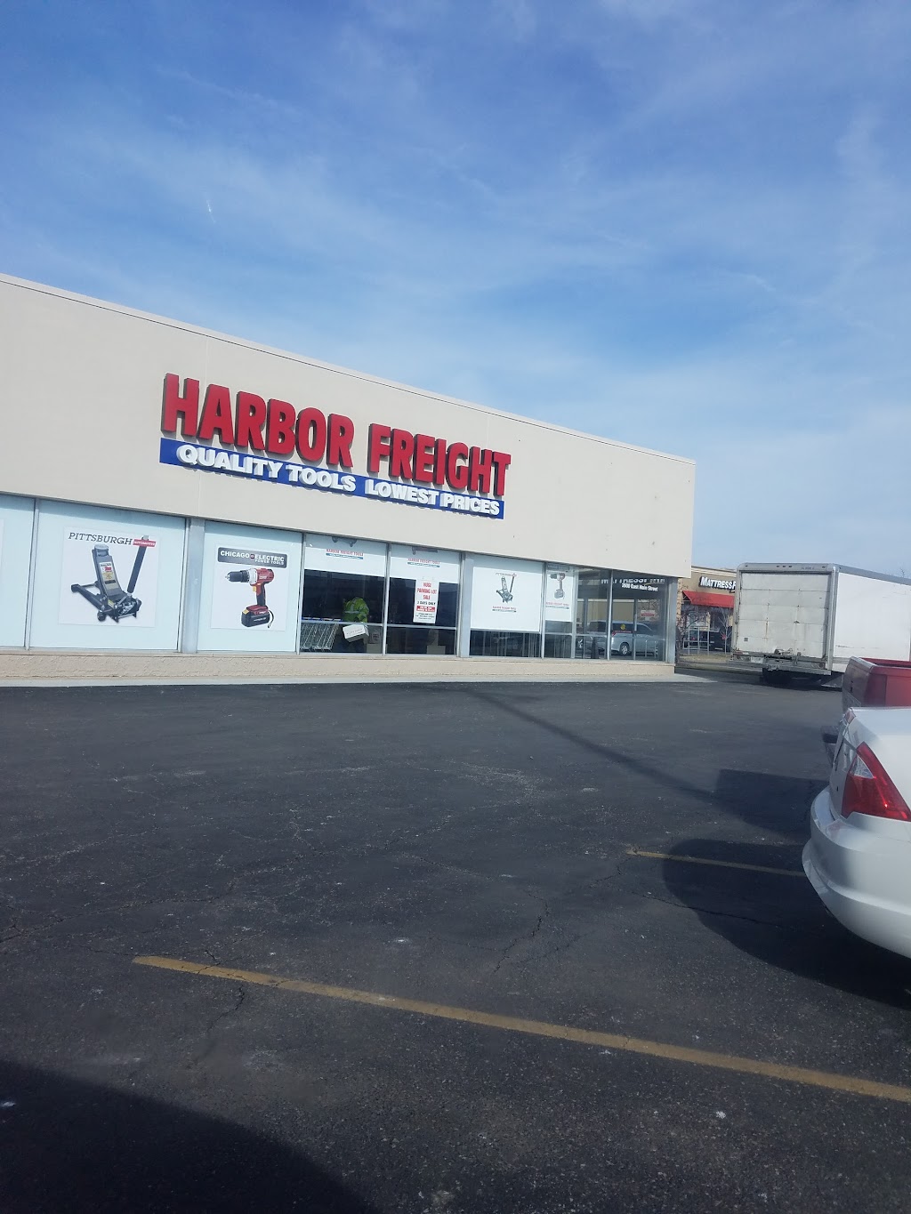 Harbor Freight Tools | 2600 E Main St, Plainfield, IN 46168, USA | Phone: (317) 839-1465