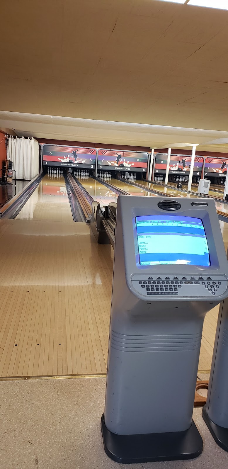 Mascoutah Community Lanes | 106 E George St, Mascoutah, IL 62258, USA | Phone: (618) 566-8430