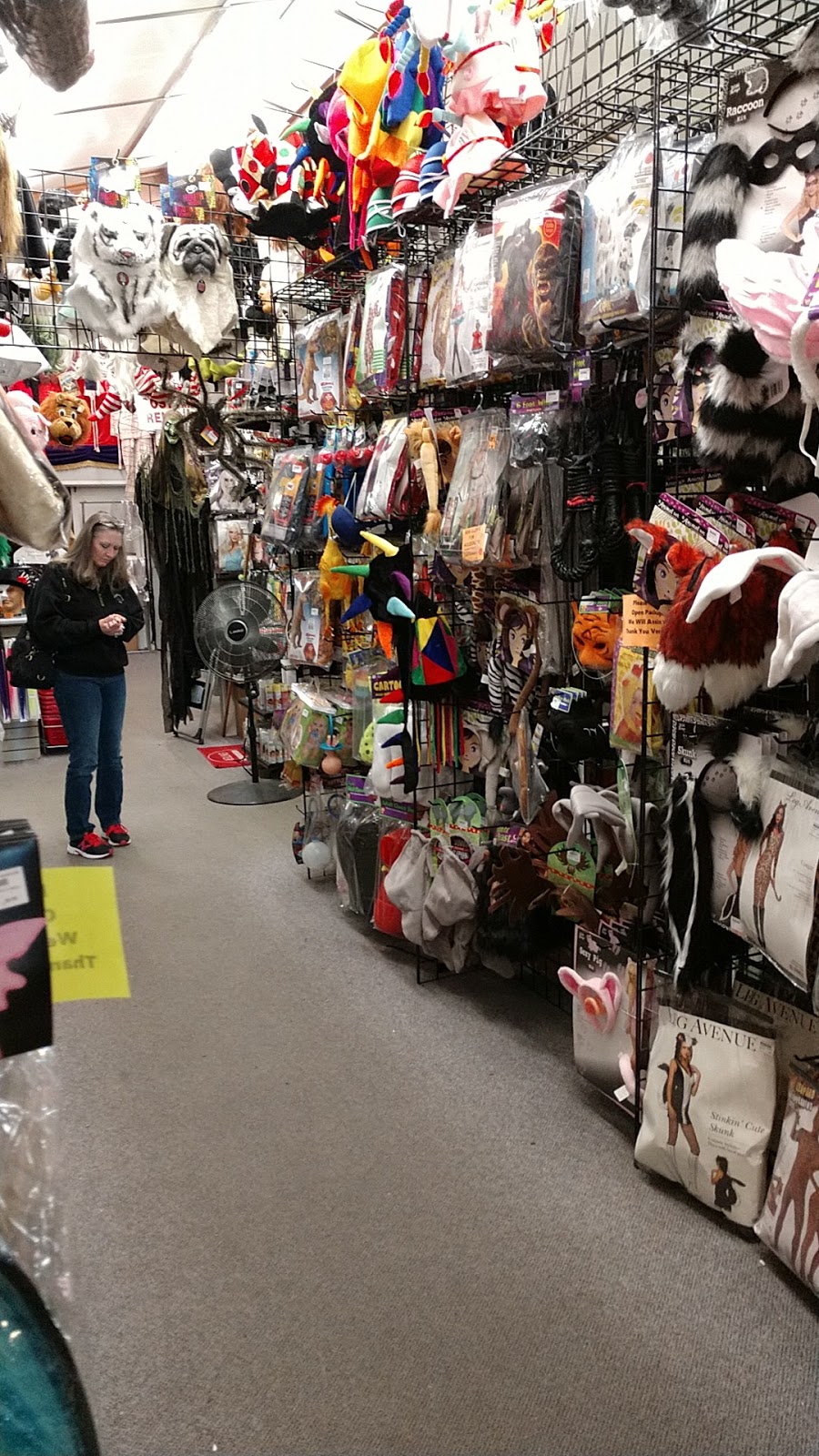 Costume Holiday House | 3038 Hayes Ave, Fremont, OH 43420, USA | Phone: (419) 334-3236