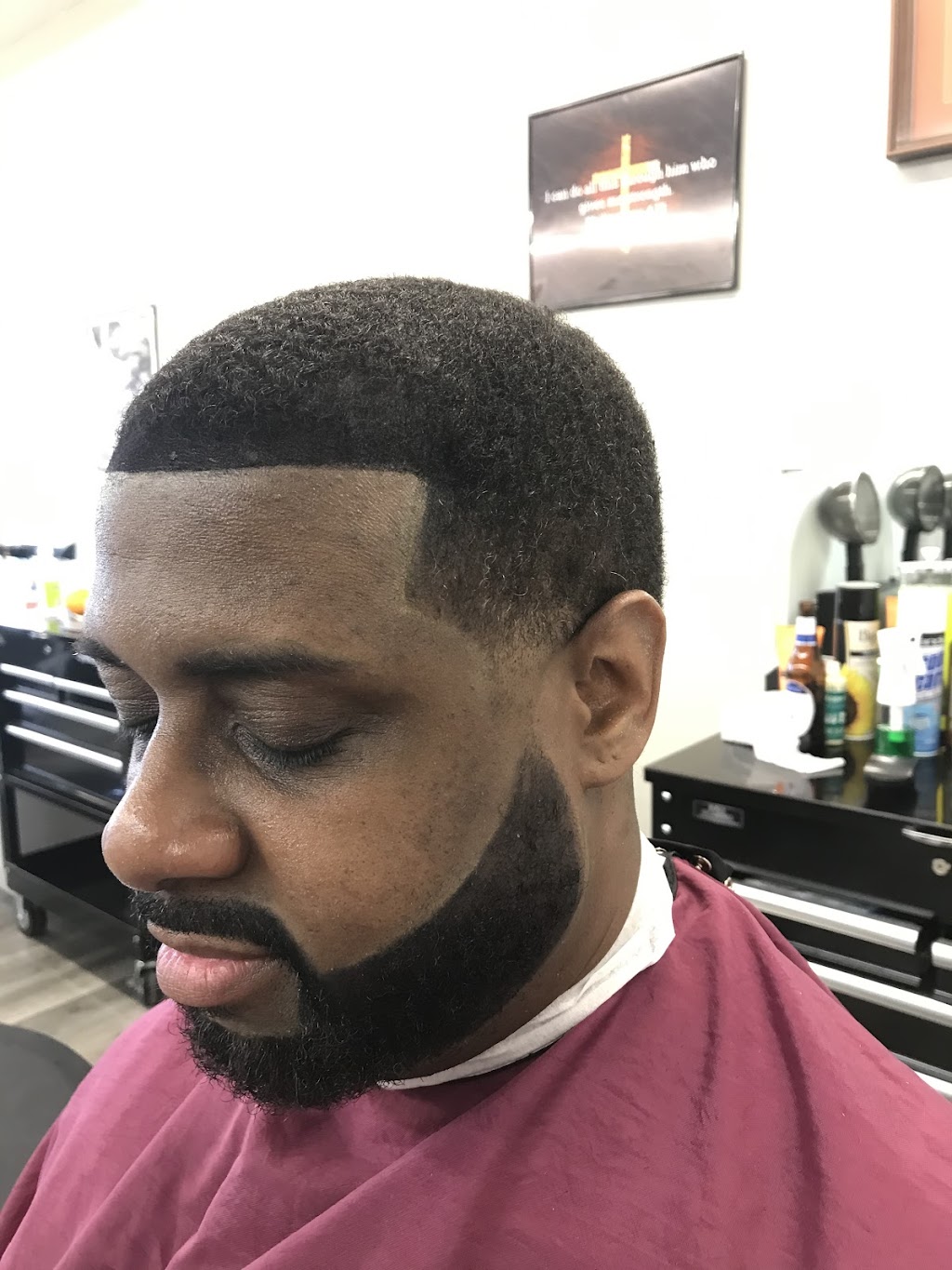 Whitss Barbershop & Beauty Salon | 8000 Blue Ash Rd, Cincinnati, OH 45236, USA | Phone: (513) 578-4628