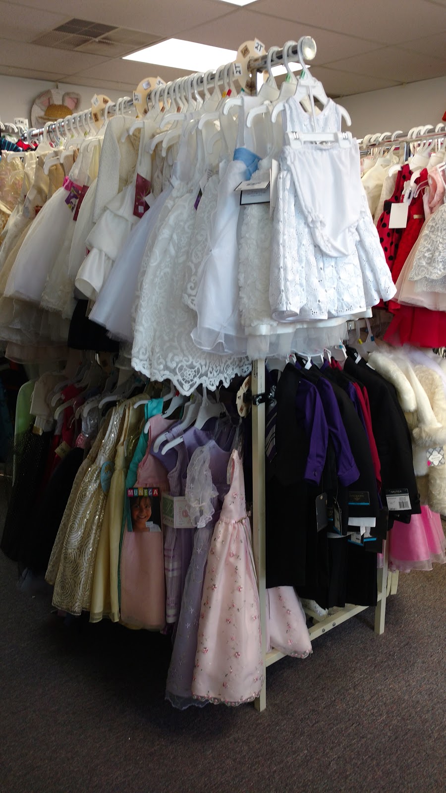 Tinas Consignment Shop | 2055 Jefferson Ave, Washington, PA 15301, USA | Phone: (724) 225-2266