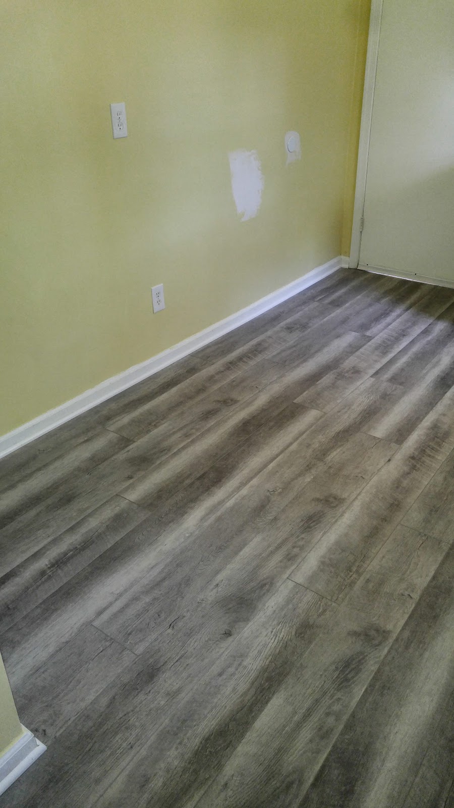 Daves Flooring | Manor Village Shopping Center, 6211 Portsmouth Blvd, Portsmouth, VA 23701, USA | Phone: (757) 465-2100