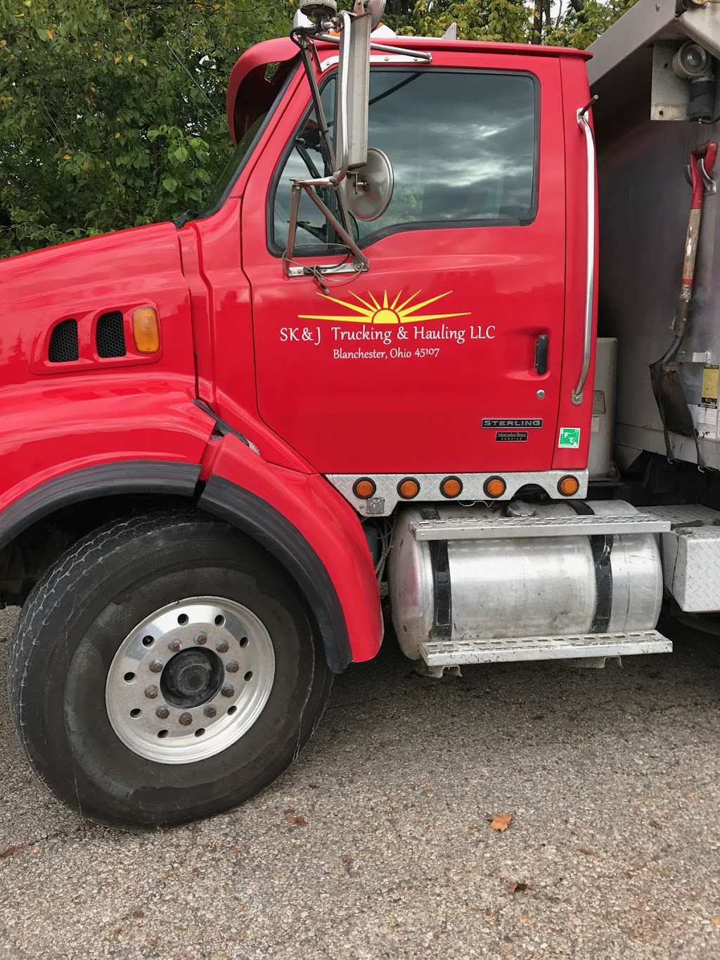 SK & J Trucking & Hauling LLC | 1903 Shawnee Trace Rd, Blanchester, OH 45107, USA | Phone: (513) 560-9981