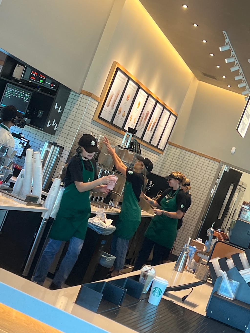 Starbucks | 2280 N Courtenay Pkwy, Merritt Island, FL 32953, USA | Phone: (321) 340-3844