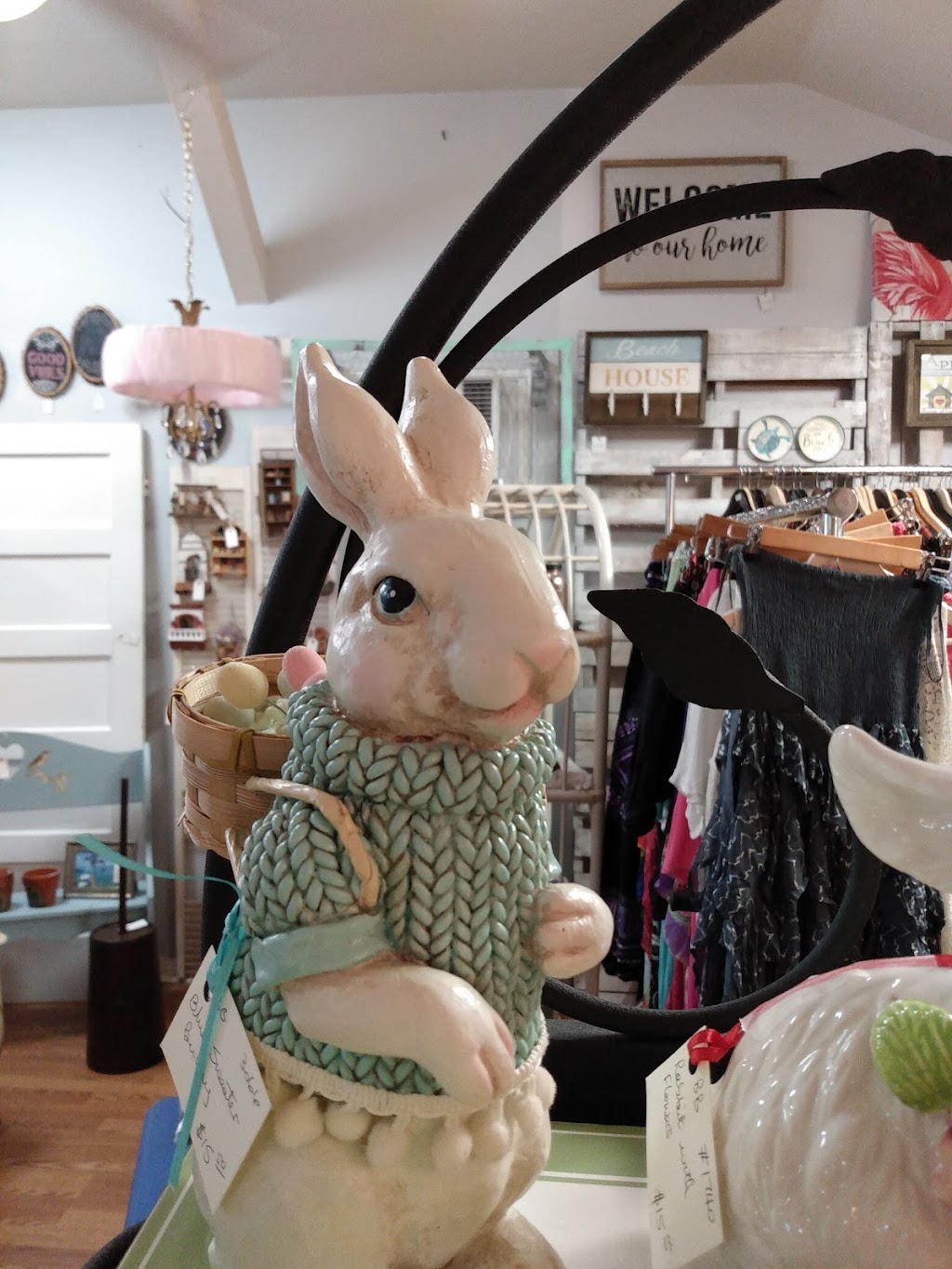 Antiques & Uniques in Ozona | 303 Orange St, Palm Harbor, FL 34683, USA | Phone: (727) 253-4976