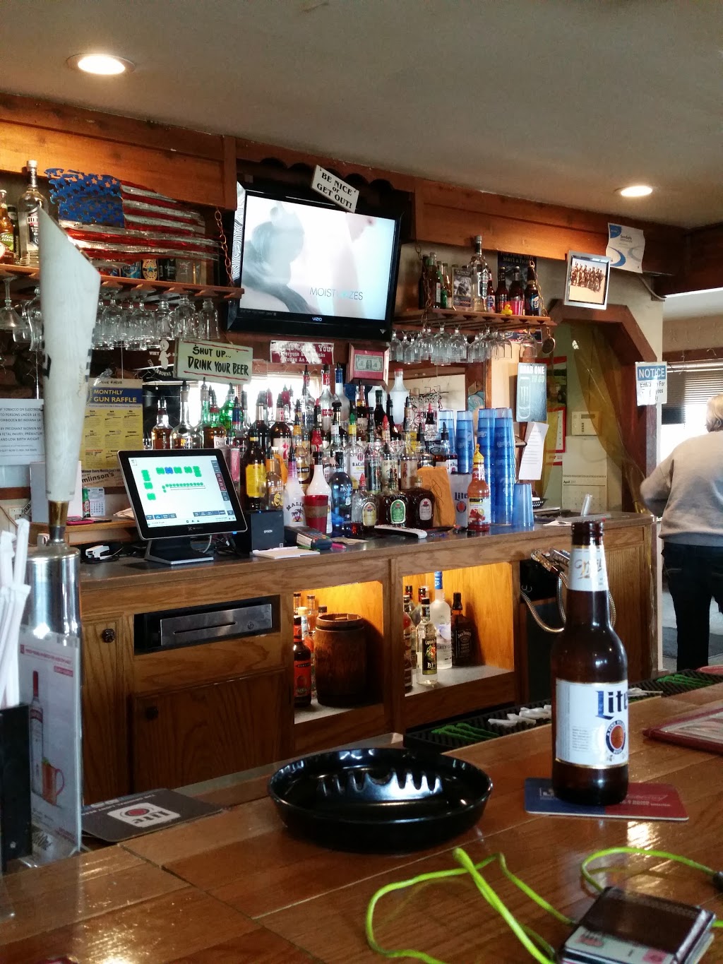 DW Bar and Grill | 913 US-33, Churubusco, IN 46723 | Phone: (260) 693-8172