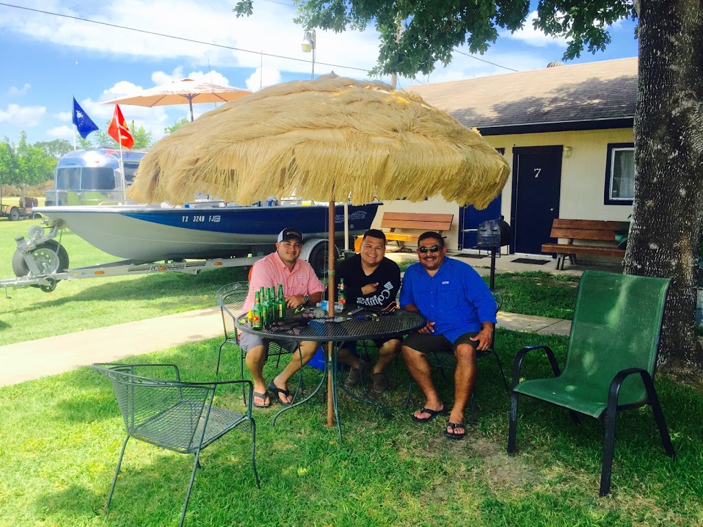 Bay Motel | 322 W Broadway Ave, Seadrift, TX 77983, USA | Phone: (361) 785-2226