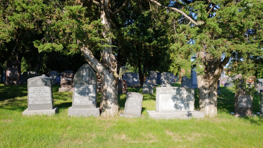 Sons of Jacob Cemetery/Sons of Moses Cemetery | 770 Parkway Dr, St Paul, MN 55106, USA | Phone: (651) 452-2226