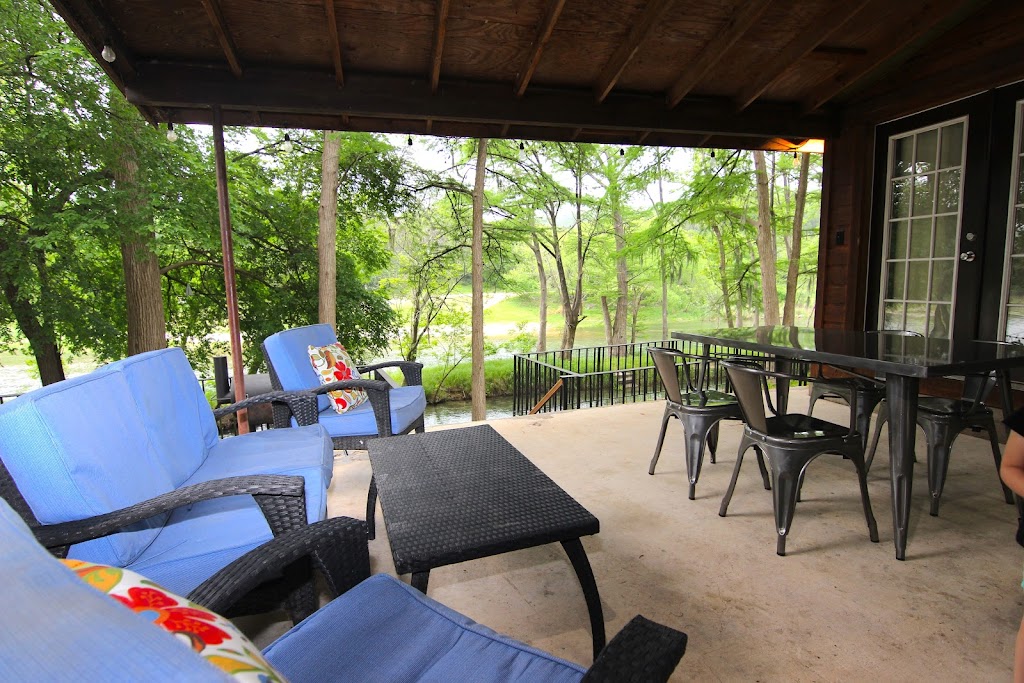 Rio Lodge on the Guad | 7840 River Rd, New Braunfels, TX 78132, USA | Phone: (866) 748-4553