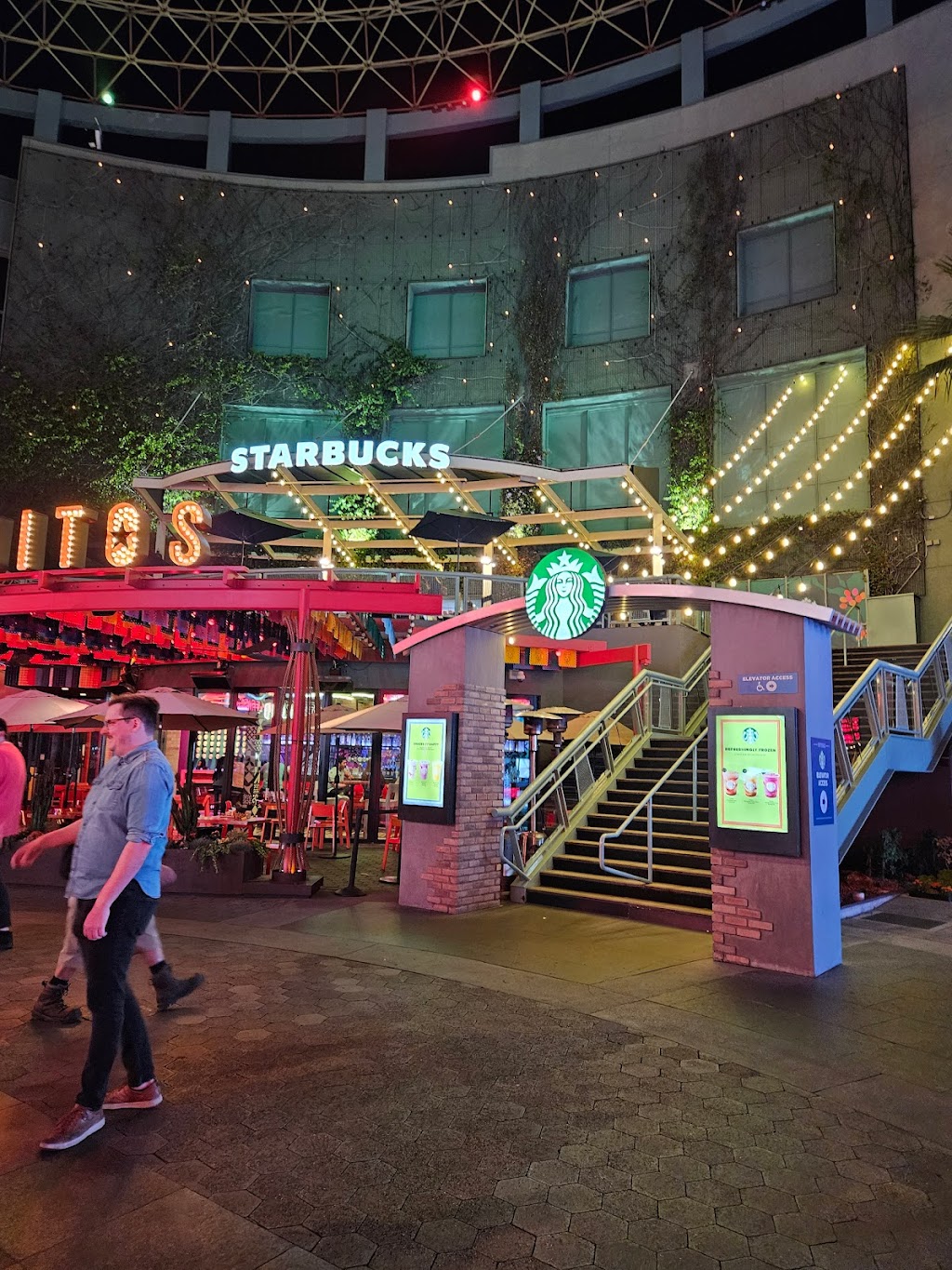Starbucks | 100 Universal City Plaza, Universal City, CA 91608, USA | Phone: (818) 622-7282