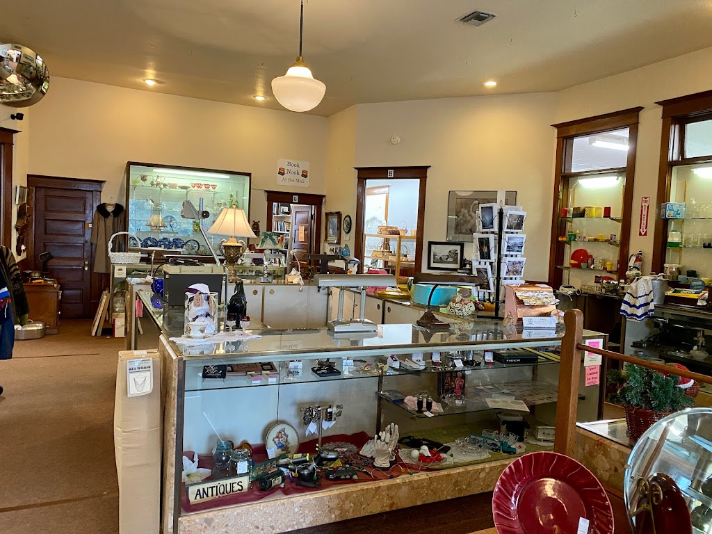 Lafayette Schoolhouse Antique Mall | 748 3rd St, Lafayette, OR 97127, USA | Phone: (503) 864-2720