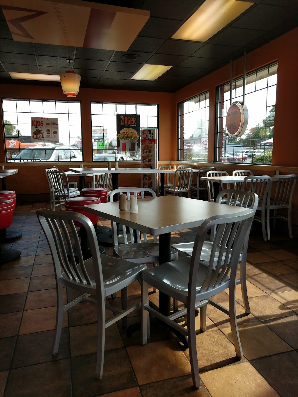 KFC | 618 N Wayne St, Angola, IN 46703, USA | Phone: (260) 665-9944