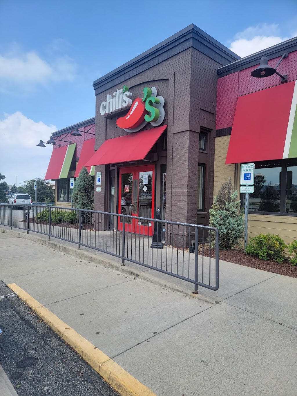 Chilis Grill & Bar | 2207 Mountain View Dr, West Mifflin, PA 15122, USA | Phone: (412) 653-9004