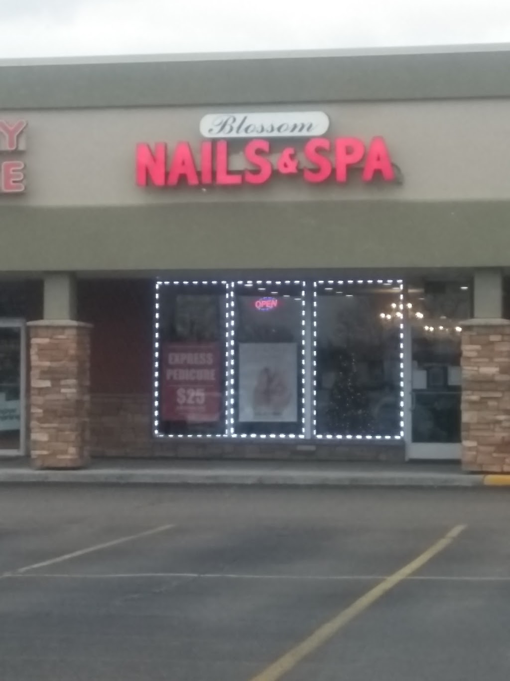 Blossom Nails & Spa | 1057b E Long Lake Rd, Troy, MI 48085, USA | Phone: (248) 817-6663