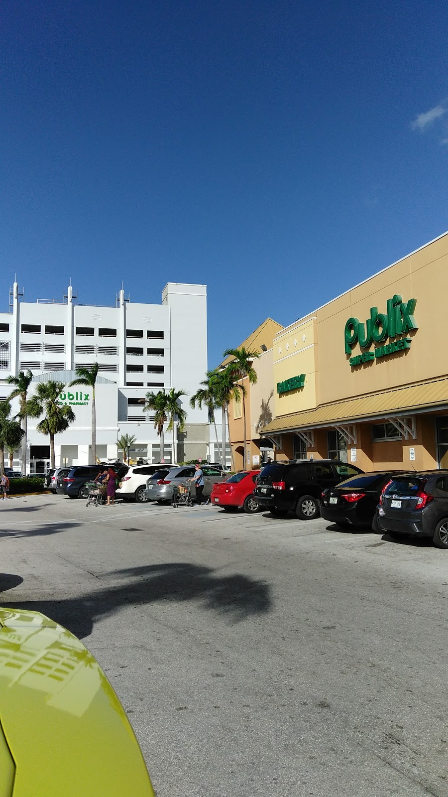 Young Circle Shopping Center | 100-1735 E Young Cir, Hollywood, FL 33020, USA | Phone: (305) 947-1664