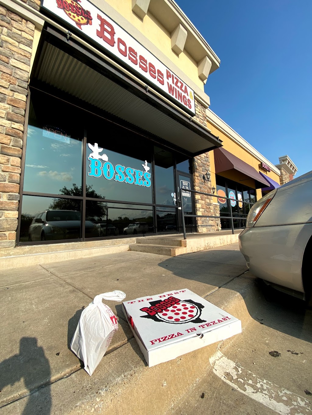 Bosses Pizza, Wings & Burgers Western Center | 2740 Western Center Blvd #528, Fort Worth, TX 76131 | Phone: (817) 847-5500