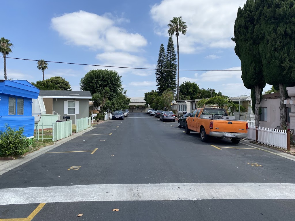 Taggin Wagon Mobile Home Park in 2767 W 1st St Space 14, Santa Ana, CA