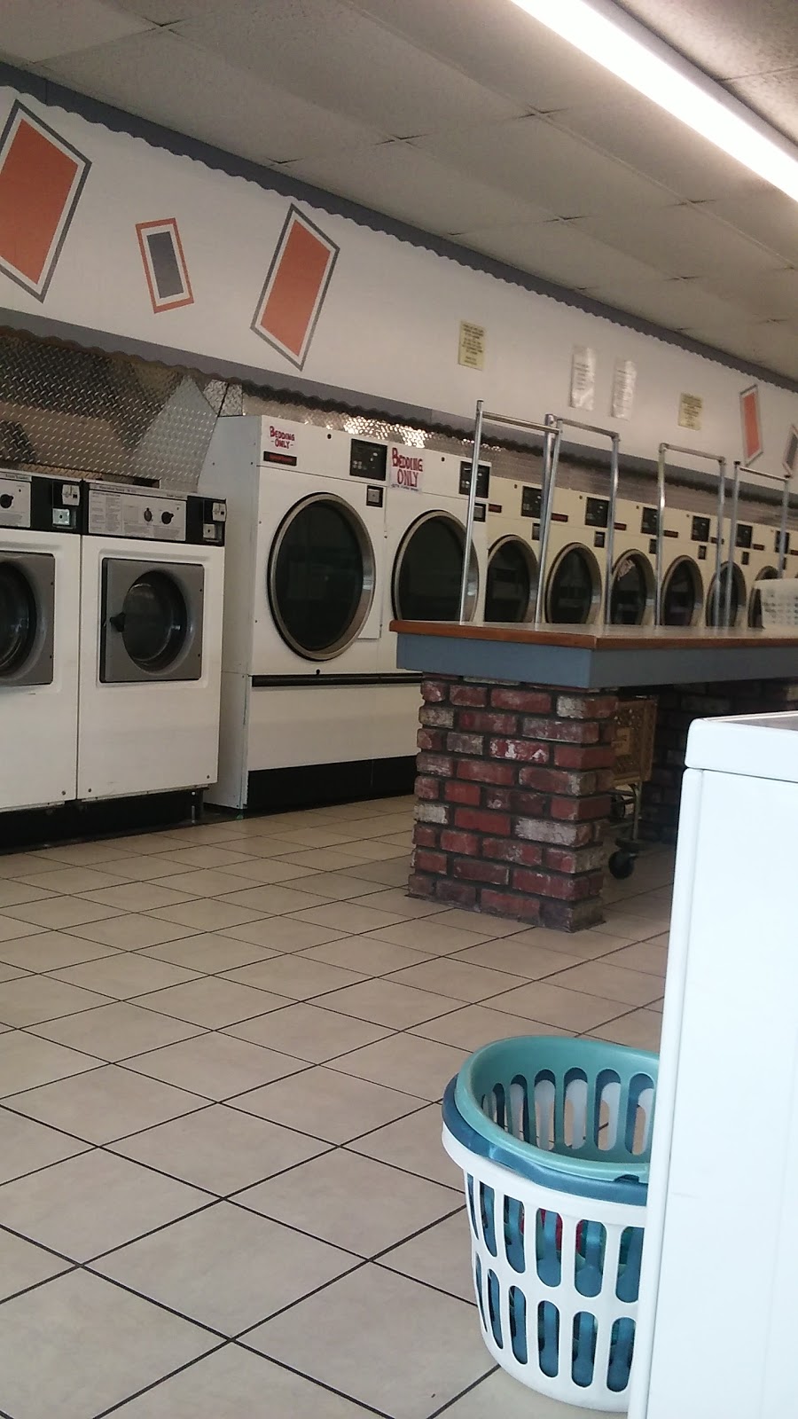 Leisure Way Laundry | 1208 Gibson St, Muskogee, OK 74403, USA | Phone: (918) 687-9425