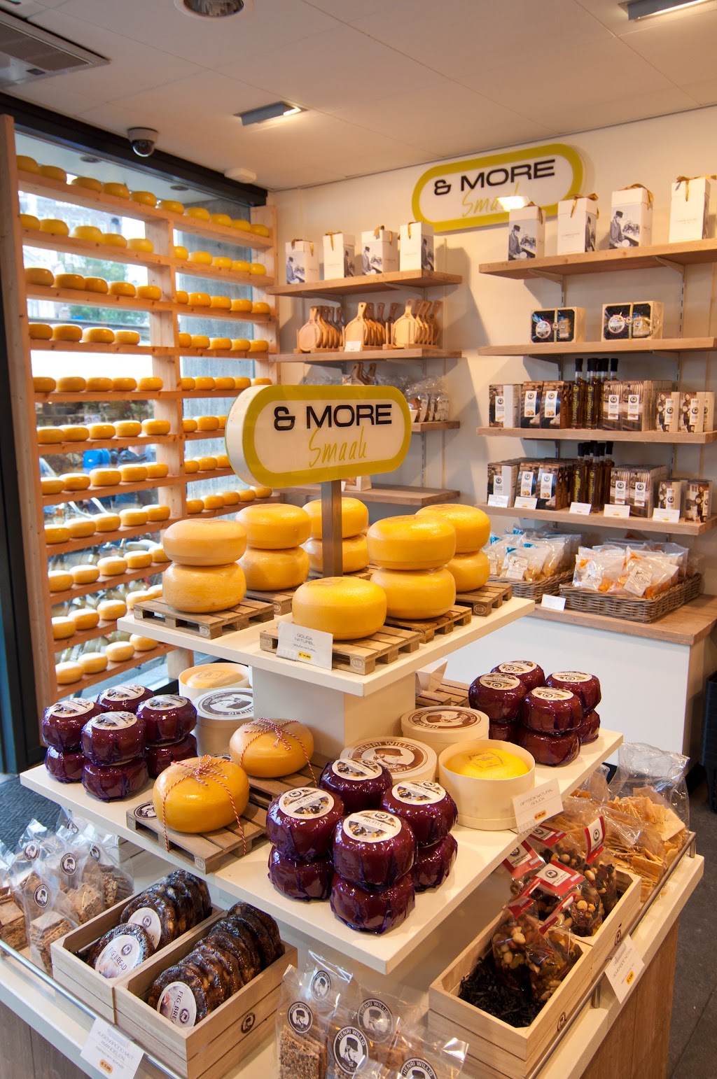 Cheese & More Flower Market | Singel 540, 1017 AZ Amsterdam, Netherlands | Phone: 06 23843408