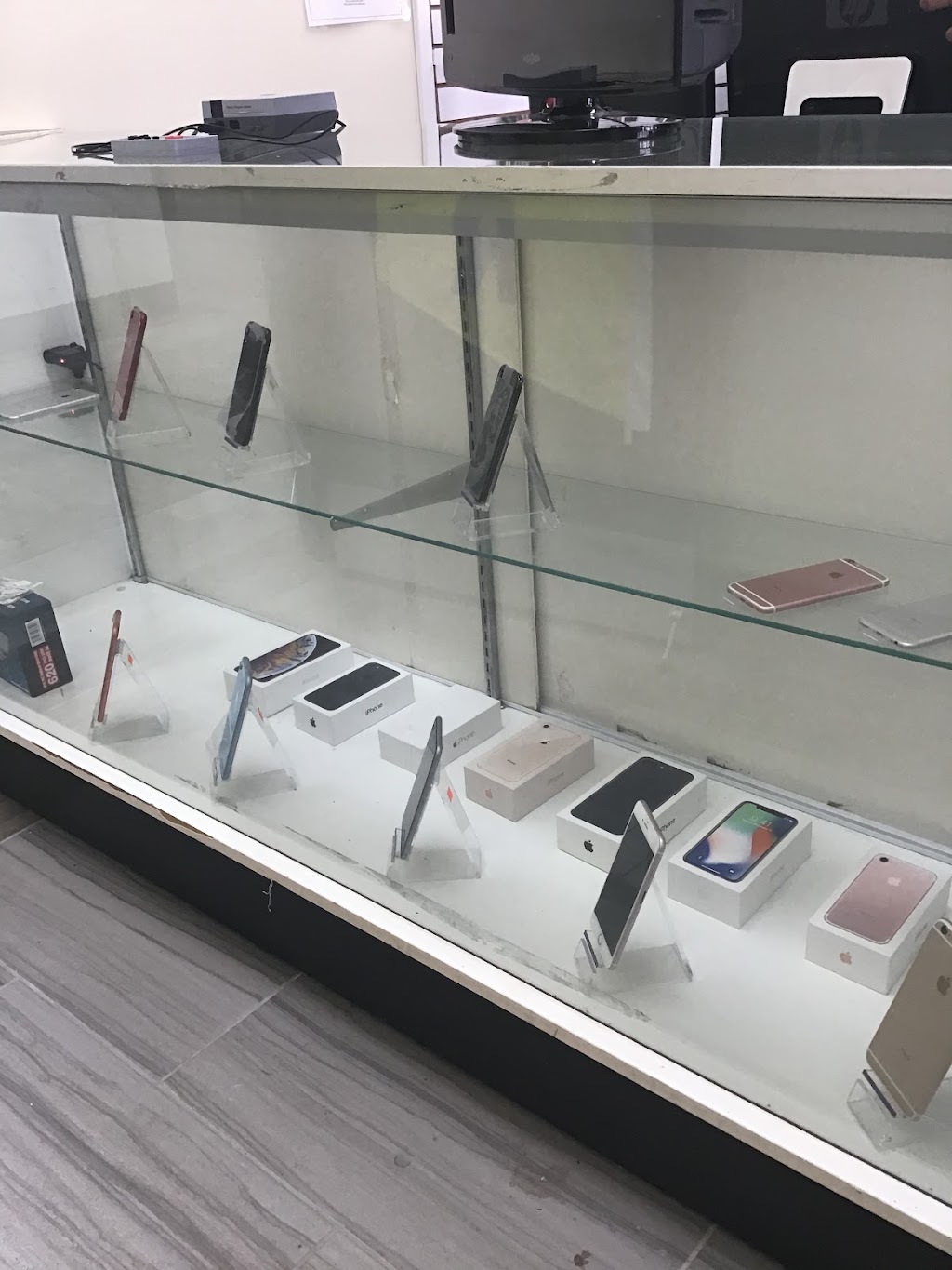 A1 Wireless Cell Phone Repair Center | 3540 S Polk St, Dallas, TX 75224, USA | Phone: (972) 987-7768