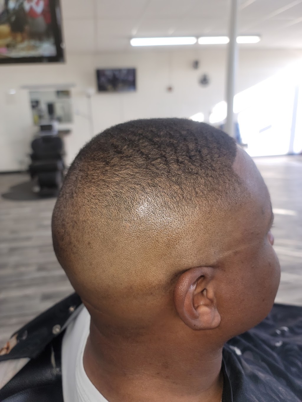 Omars Barbershop | 657 N Wilson Rd, Radcliff, KY 40160, USA | Phone: (270) 317-4245