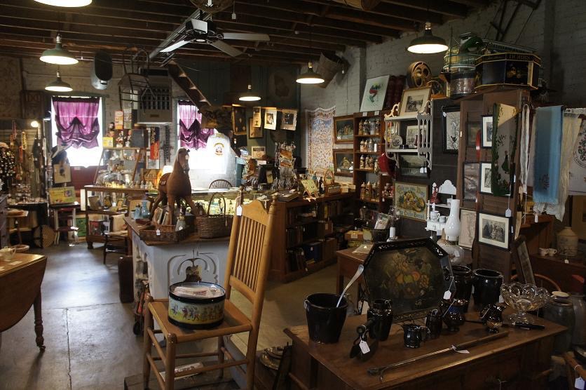 Carriage House Antiques | 22159 Main St, Oldenburg, IN 47036, USA | Phone: (812) 932-2070