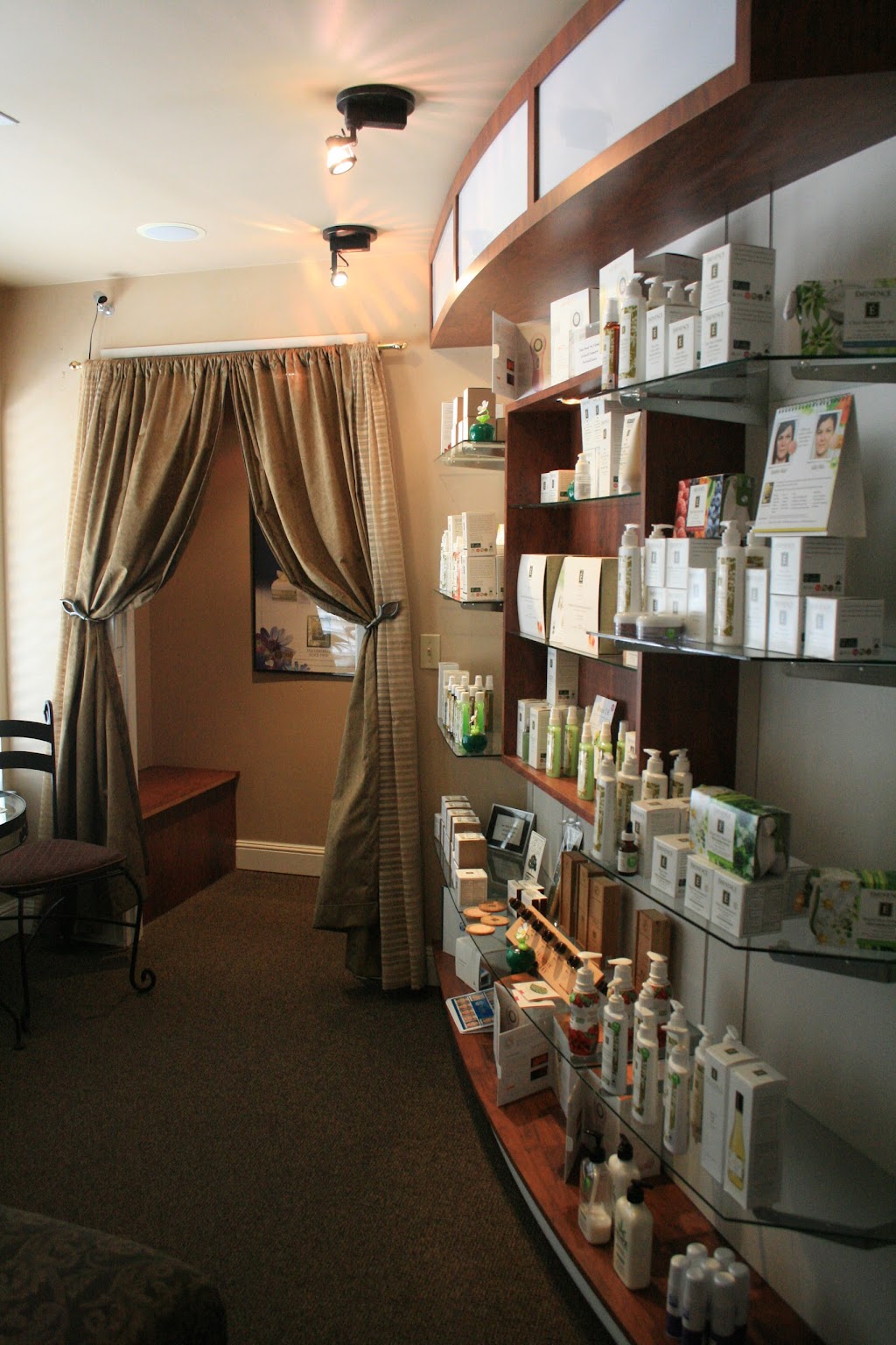 Artisan East Salon and Spa | 3175 Riverside Blvd, Sacramento, CA 95818, USA | Phone: (916) 448-2450