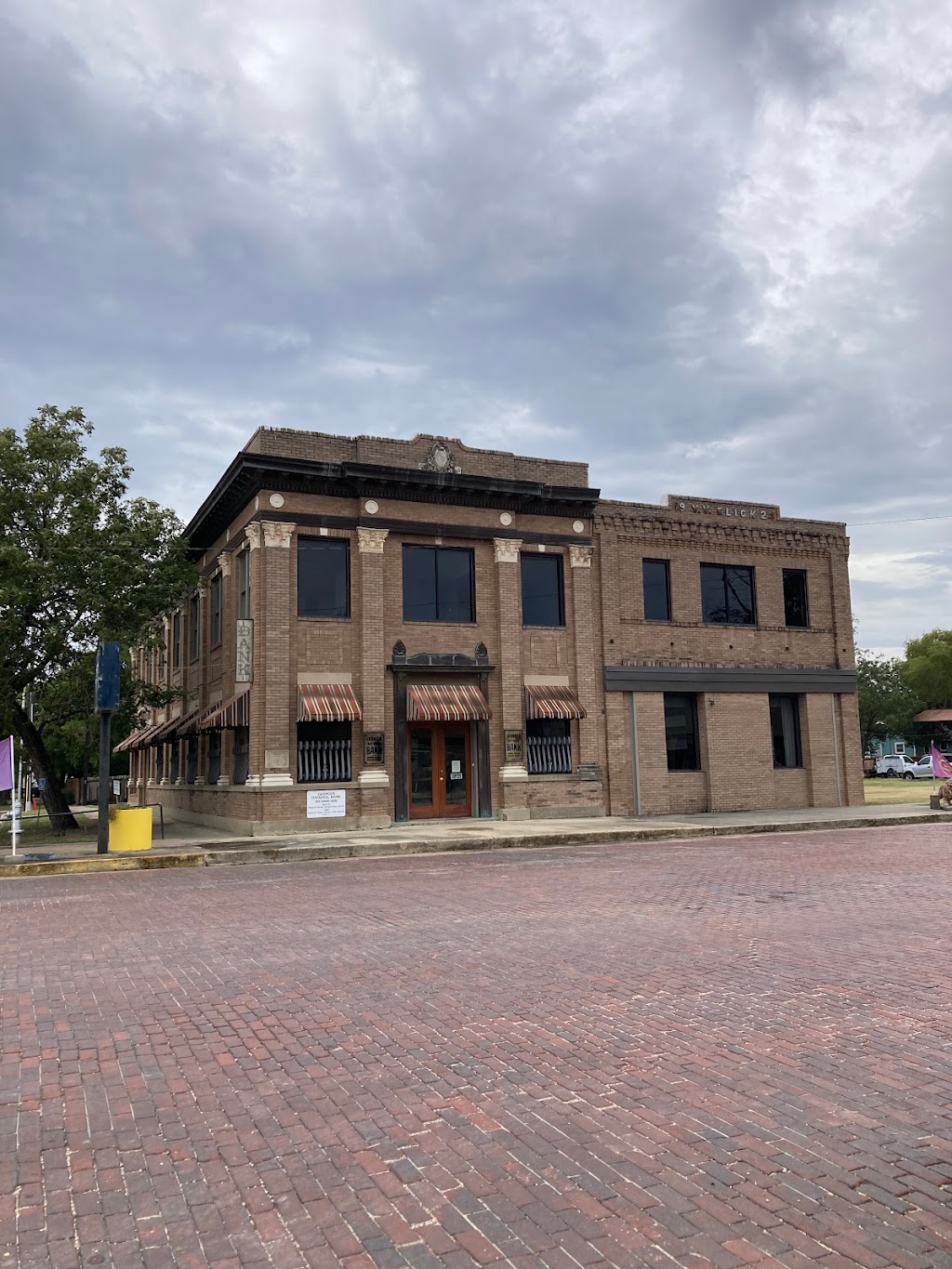 Granger National Bank 201 W Davilla St, Granger, TX 76530, USA