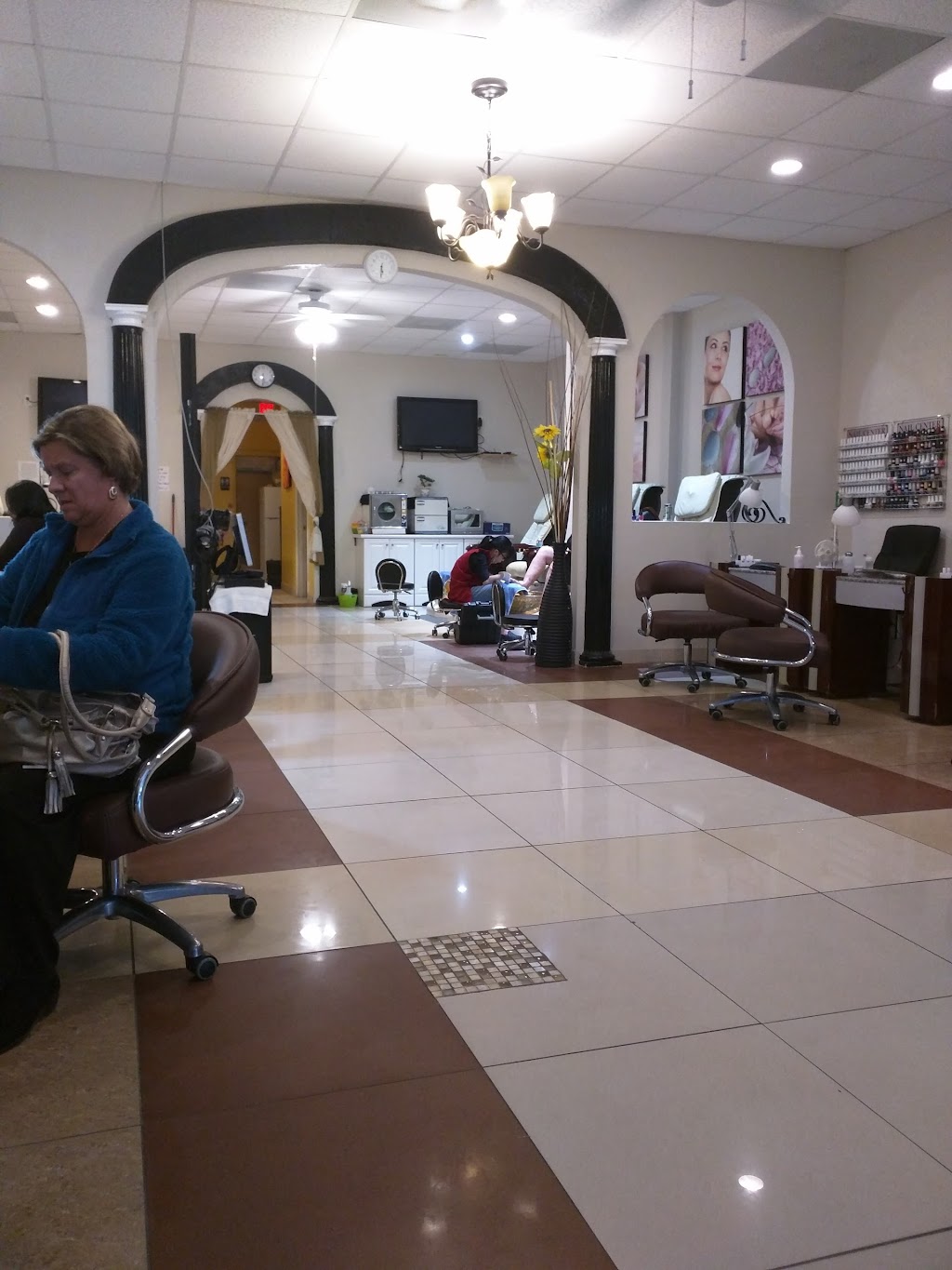 Family Nails & Spa | 6431 E County Line Rd, Tampa, FL 33647, USA | Phone: (813) 991-0333