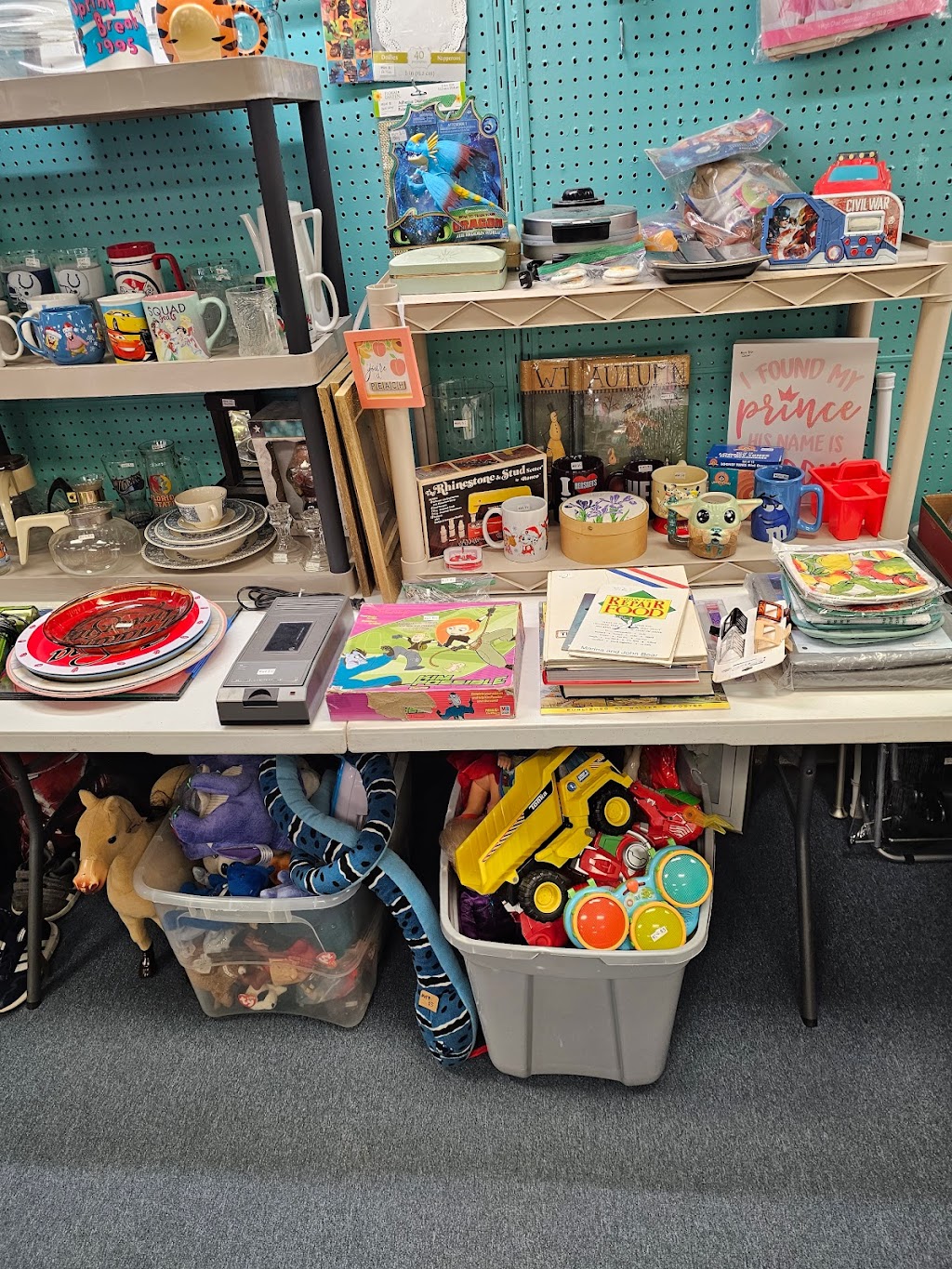 Upscale Vendor Mart (Flea Market) | 1030 E Main St, Gas City, IN 46933, USA | Phone: (765) 573-4498