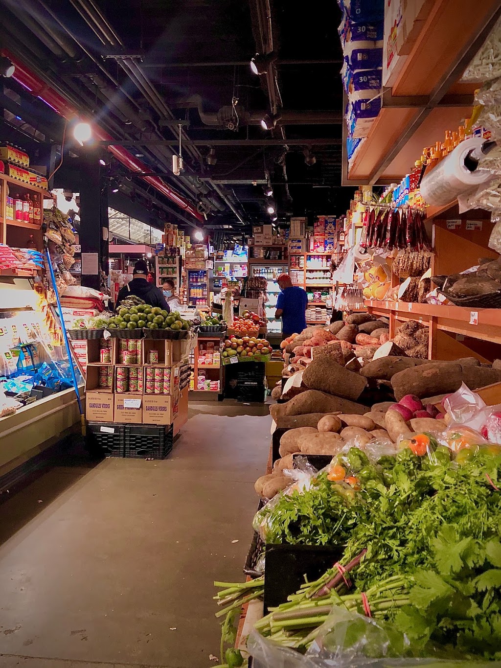Luna Brothers Fruit Plaza | 88 Essex St, New York, NY 10002, USA | Phone: (212) 254-0796