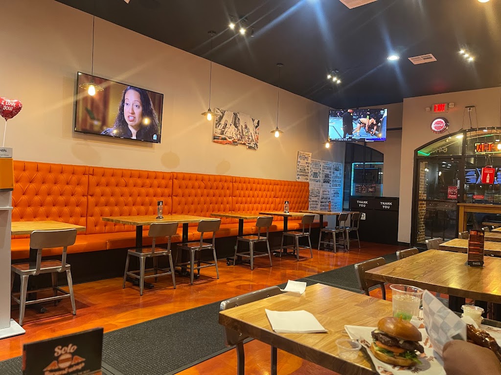 Solo Burgers & Wings | 6413 Hillcrest Ave, Dallas, TX 75205, USA | Phone: (214) 434-1711