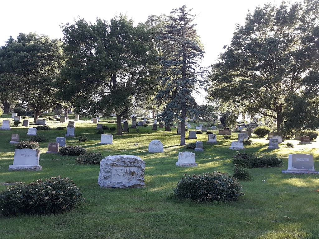 Forest Lawn Funeral Home Memorial Park & Crematory | 7909 Mormon Bridge Rd, Omaha, NE 68152, USA | Phone: (402) 451-1000