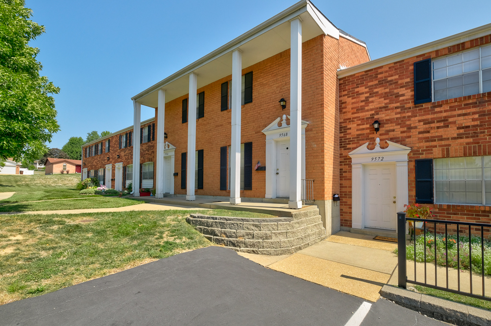 Southwoods Apartments | 9287 Ft Sumter Ln, Sappington, MO 63126, USA | Phone: (314) 690-2198