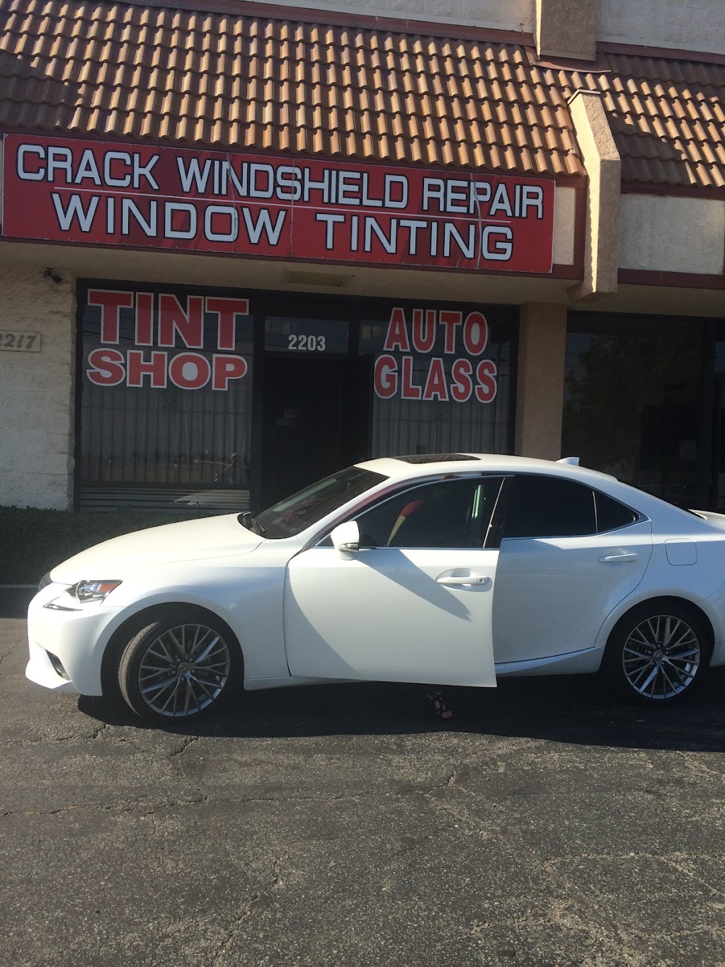 Crack Windshield Repair & Window Tinting | 2203 E 4th St, Ontario, CA 91764, USA | Phone: (909) 484-9902