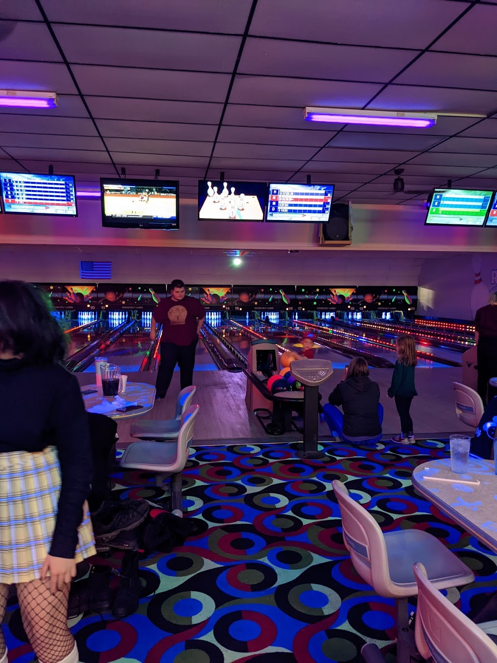 Roosevelt Lanes Recreation | 6701 Roosevelt Ave, Allen Park, MI 48101, USA | Phone: (313) 381-0222