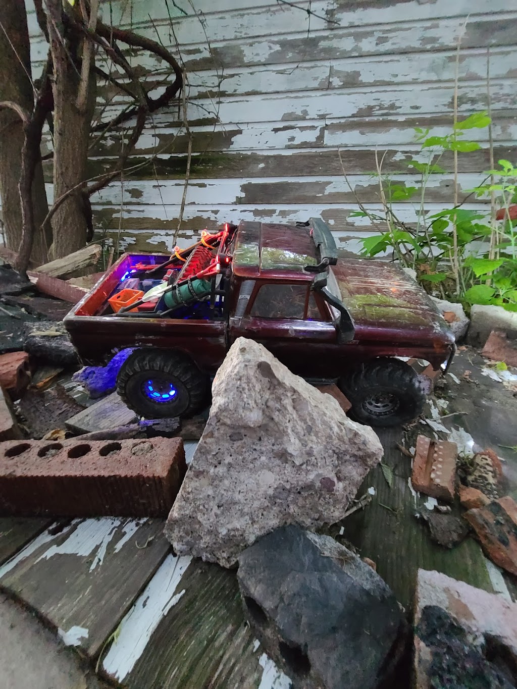 Experimental garage | 25965 S River Park Dr, Inkster, MI 48141, USA | Phone: (734) 486-0846