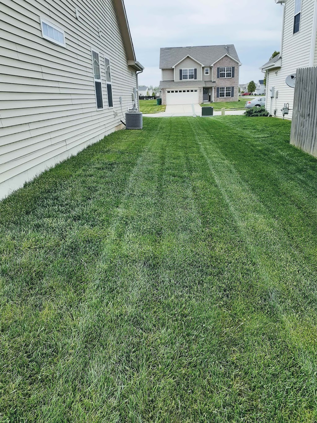 Johnnys Lawncare Services LLC | 389 Longview Bend, Brownsburg, IN 46112, USA | Phone: (937) 272-3367