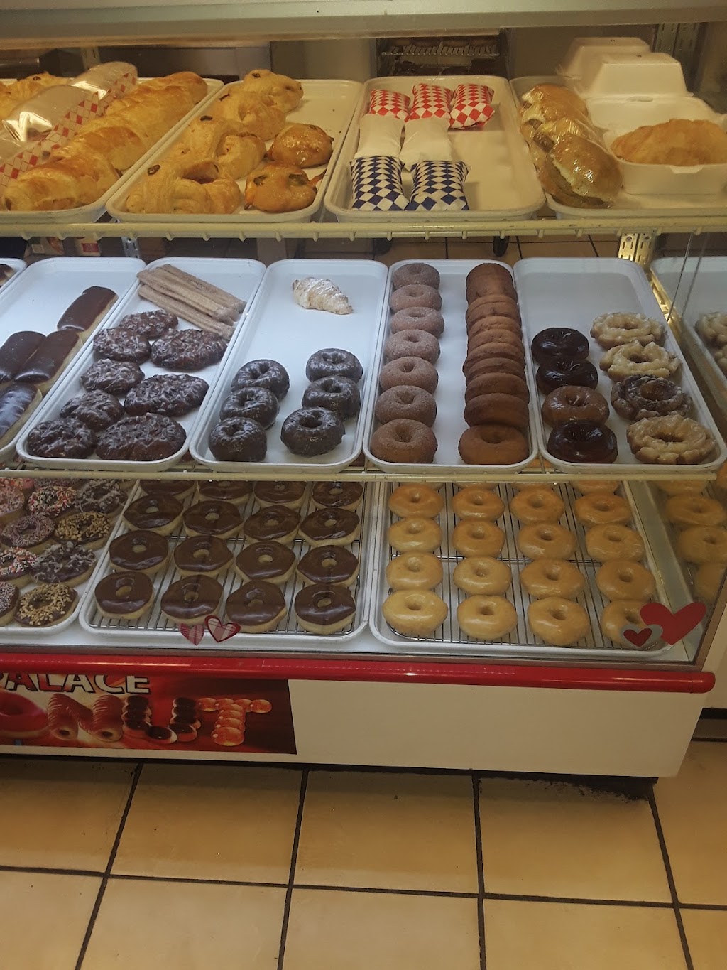 Donut Palace | 8989 Forest Ln, Dallas, TX 75243, USA | Phone: (972) 680-1117