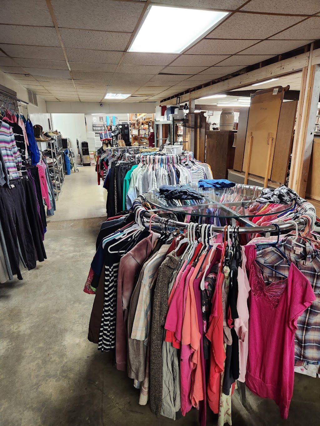 2 Flips Super Thrift | 3000 Woodlawn Blvd, Denison, TX 75020, USA | Phone: (903) 819-1724