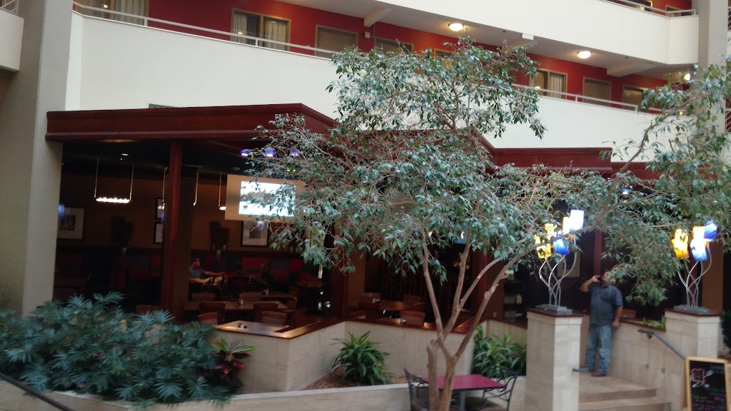 Crowne Plaza Grill & Bar | 2700 E Lamar Blvd, Arlington, TX 76011, USA | Phone: (817) 394-5200