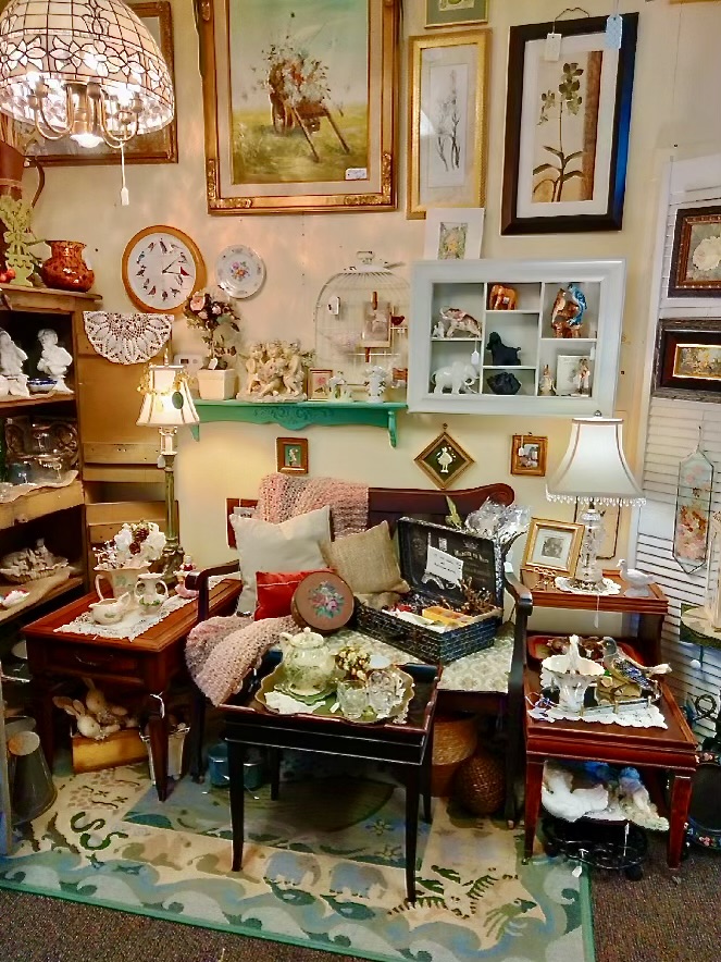 Pollyannas Antiques | 287 North Ave, Mt Clemens, MI 48043, USA | Phone: (586) 231-5474