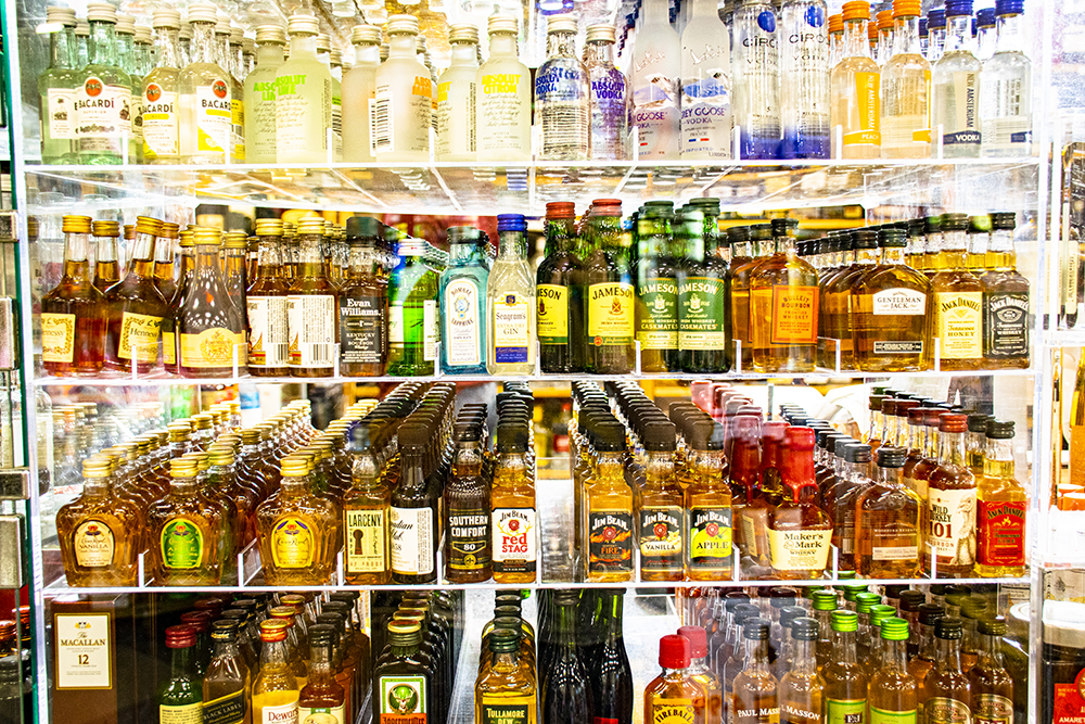 Shoregate Beverage & Liquor | 30498 Lakeshore Blvd, Willowick, OH 44095, USA | Phone: (440) 944-2466