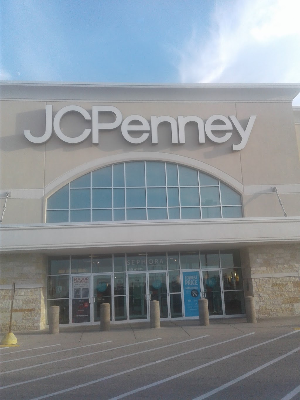 JCPenney | N96w18515 County Line Rd, Menomonee Falls, WI 53051, USA | Phone: (262) 415-1237