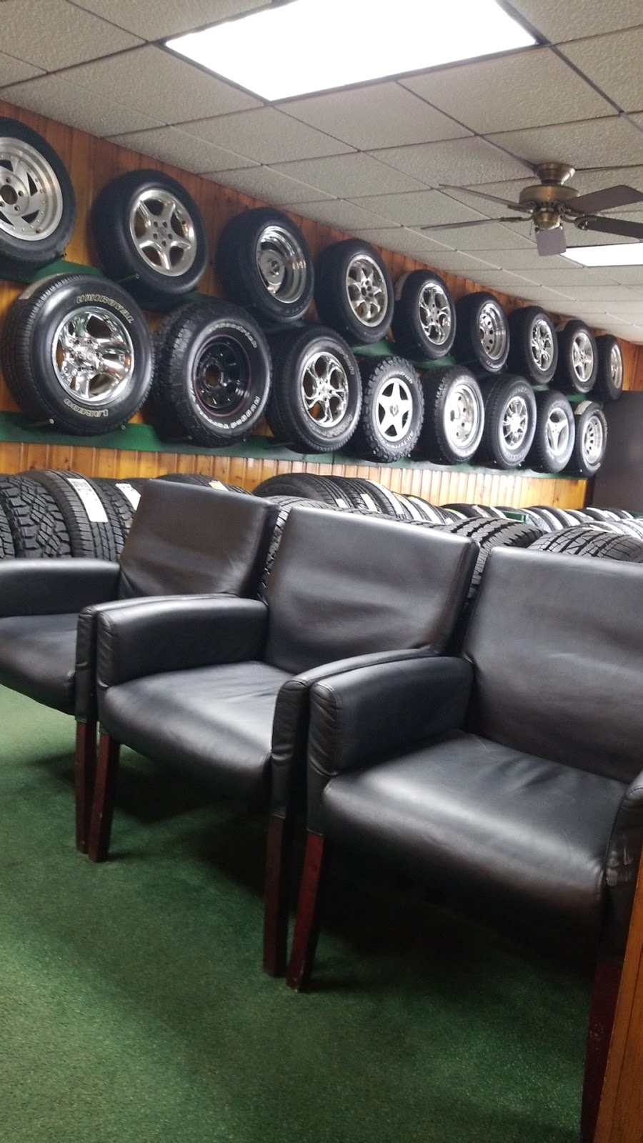 Essey Tire | 5200 PA-51, Belle Vernon, PA 15012, USA | Phone: (724) 379-4800